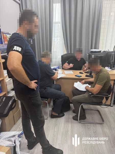 Майже 21 мільйон гривень непідтверджених статків: колишньому керівнику логістики Повітряних сил оголошено про підозру 5 Майже 21 мільйон гривень непідтверджених статків: колишньому керівнику логістики Повітряних сил оголошено про підозру 5