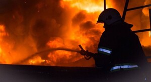 «Боєприпаси не можуть зберігатися біля житлових будинків»: Зеленський прокоментував вибухи на Київщині 6 «Боєприпаси не можуть зберігатися біля житлових будинків»: Зеленський прокоментував вибухи на Київщині 6