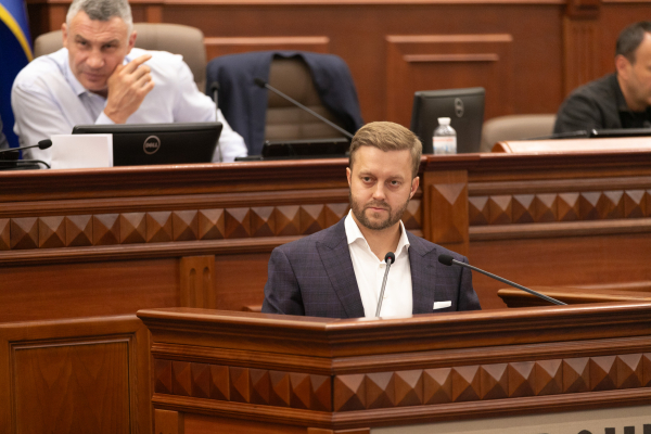 Київрада вимагає передати “Метроград” місту під паркінг