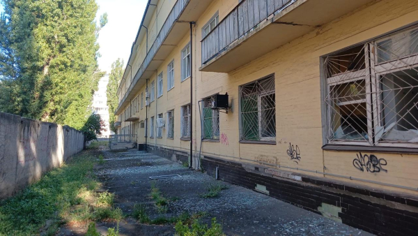 Київська дитяча лікарня зазнала пошкоджень від російської атаки, обійшлося без жертв