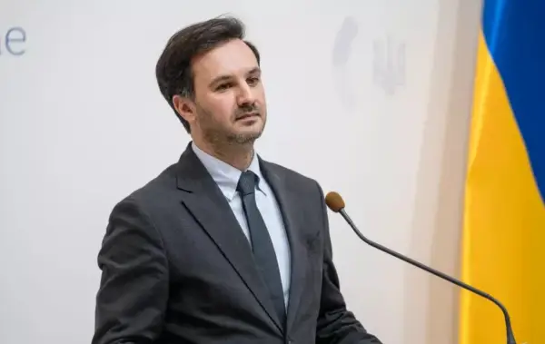 МЗС України вимагає пояснень щодо затримання журналіста Михайла Ткача у Відні 4 МЗС України вимагає пояснень щодо затримання журналіста Михайла Ткача у Відні 4